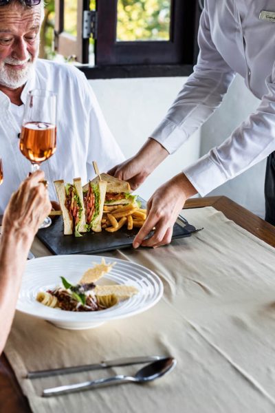 mature-couple-having-lunch-at-a-restaurant-B4WSNA9.jpg